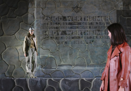 Die realen Geister – Schauspielhaus Wien – Guido Wertheimers zwischen mörderischen Zeiten flirrendes Drama von Stephan Kimmig uraufgeführt