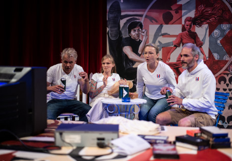  Pfalztheater Kaiserslautern –  Ein Mann seiner Klasse – Christian Barons autobiographischen Roman einer von Armut und Gewalt geprägten Kindheit bringen Jan Langenheim und Melanie Pollmann dort auf die Bühne, wo der Autor aufgewachsen ist