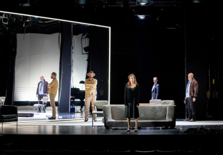 Eines langen Tages Reise in die Nacht – Schloßparktheater Berlin – Torsten Fischer zeigt mit Eugene O'Neill eine Familie am Abgrund