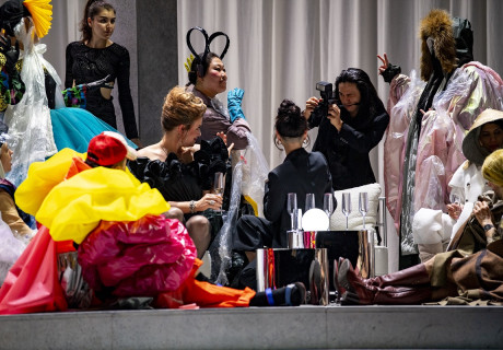 Eugen Onegin – Bühnen Bern – Árpád Schilling inszeniert Tschaikowskis Oper mit kleinen, klugen Gesten