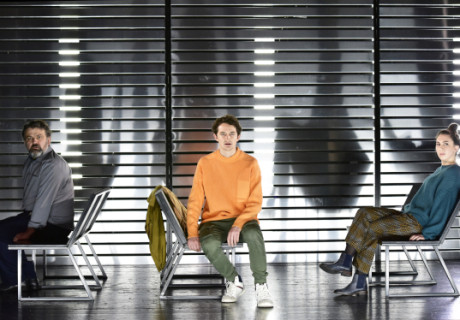 Extremophil – Alexandra Badeas Zeitgeist-Entfremdungsstück von Tim Egloff in Bremerhaven inszeniert