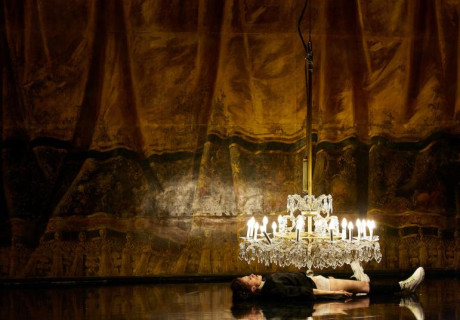 Fräulein Else – Volkstheater Wien – Leonie Böhm und Julia Riedler testen Arthur Schnitzler auf Gegenwartstauglichkeit 