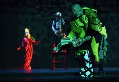 Die gefesselte Phantasie – Raimundspiele Gutenstein – Achim Freyer trotzt dem haarsträubenden Raimund-Drama mit formvollendeter Ästhetik 