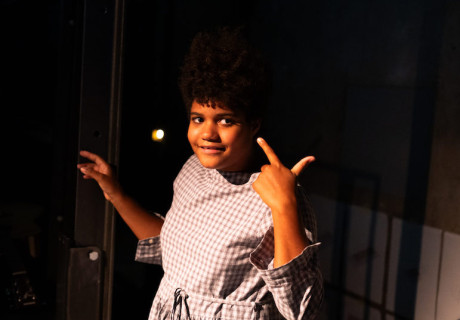 Fasia – Volksbühne Berlin – Eine BIPoC-Künstler*innengruppe um die Szenografin Elisabeth Gers erforscht das Leben der afrodeutschen Aktivistin Fasia Jansen