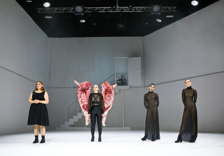 Faust – Schauspiel Dortmund – Mizgin Bilmen und Julia Wissert geben Goethe Donna Haraway