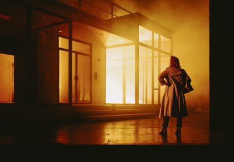 Das Ferienhaus – Burgtheater Wien – Simon Stone fächert mit Ibsen-Motiven die Seelennöte einer Familie auf