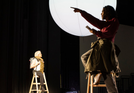 Fifty Degrees of Now – Stadttheater Gießen – Intendantin Simone Sterr inszeniert die Rettung des Weltklimas