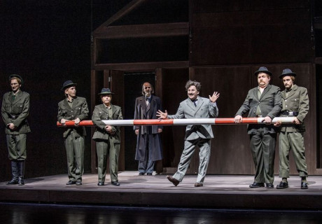 Figaro lässt sich scheiden – Stadttheater Klagenfurt – Martina Gredler mischt Ödon von Horváths finstere Komödienvariation auf