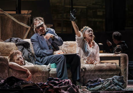 Fin de partie – Theater Basel – David Marton holt György Kurtágs Operneinakter nach Beckett aus der Apokalypse 