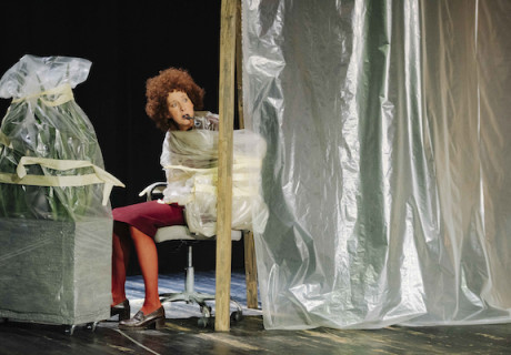 Der Fiskus – Burgtheater Wien – Anita Vulesicas österreichische Erstaufführung von Felicia Zellers Finanzamtdrama