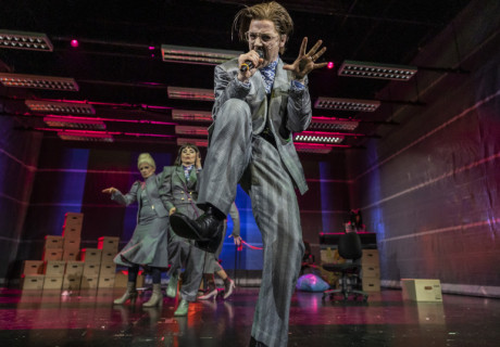 Der Fiskus – Theater Erlangen – Matthias Kaschig zeigt Felicia Zellers Finanzamtskomödie