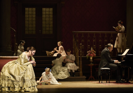 Frauenliebe und -sterben – Hamburgische Staatsoper –  Tobias Kratzer untersucht anhand dreier Werke musiktheatrale Frauenbilder 