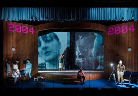 Die Freiheit einer Frau: Monique bricht aus – Nationaltheater Mannheim – Jan Friedrich adaptiert zwei Romane von Édouard Louis