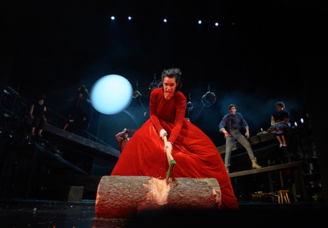 Die Geierwally – Landestheater Linz – Sara Ostertag inszeniert Wilhelmine von Hillerns Heimatroman mit feministischer Wut