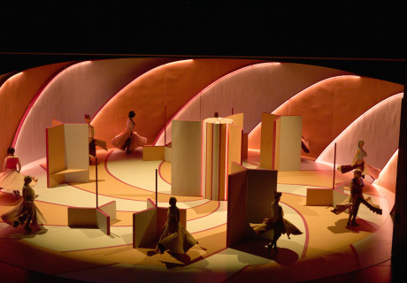 Geschichten aus dem Wiener Wald – Volkstheater Wien – Rieke Süßkow strukturiert Horváth mit Walzerklängen und stellt die Gewalt aus