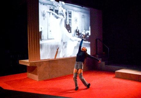 Geteilt – Deutsches Theater Göttingen – Moritz Beichl begegnet Maria Milisavljevic überbordendem #metoo-Text mit maximaler Spielwut