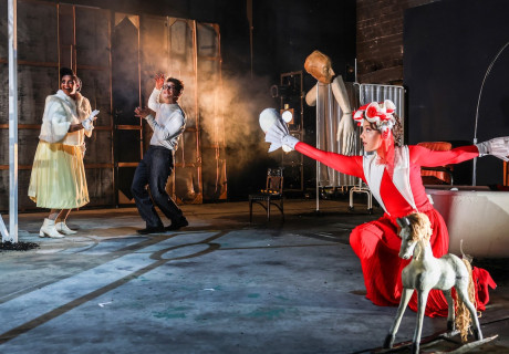 Die Gischt der Tage – Düsseldorfer Schauspielhaus – Bernadette Sonnenbichler inszeniert Boris Vians surrealen Roman