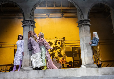 Götz von Berlichingen – Residenztheater München – Alexander Eisenach macht sich mit Johann Wolfgang Goethes Ritterstück Gedanken über Recht und Freiheit