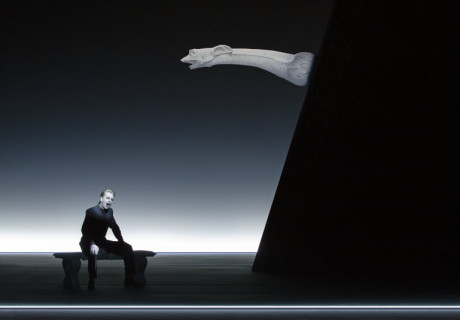 H - 100 seconds to midnight – Thalia Theater Hamburg – Robert Wilson und Philip Glass erforschen mit Stephen Hawking die Tiefen des Universums