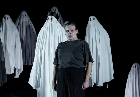 Hamlet – Burgtheater Wien – Karin Henkel vervielfacht die Probleme des Shakespeare'schen Prinzen von der traurigen Gestalt