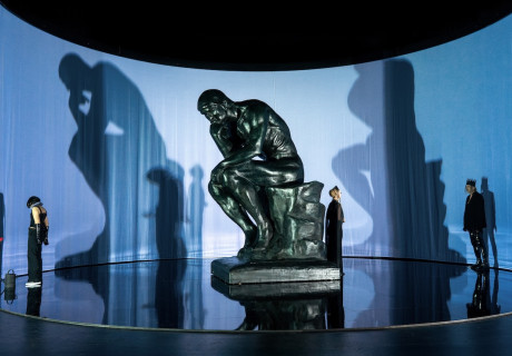 Hamlet – Nationaltheater Mannheim – Nuran David Calis verheutigt Shakespeare überzeugend 