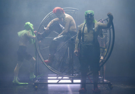 Die Hamletmaschine – Staatstheater Augsburg – Lilli-Hannah Hoepner inszeniert Heiner Müllers Shakespeare-Überschreibung beim Brechtfestival