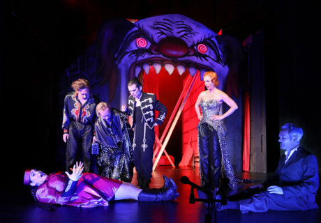 The Head in the Door oder Das Vaudeville der Verzweiflung – Theater Dortmund – Milan Peschel setzt auf Verweigerung