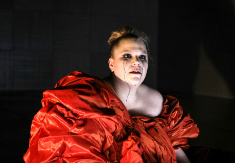 Die heilige Johanna der Schlachthöfe – Berliner Ensemble – Dušan David Pařízek verweist auf die Aktualität von Brechts Weltwirtschaftskrisenstück