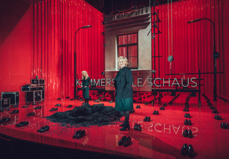 Heldenplatz – Münchner Kammerspiele – Falk Richter zeigt mit Thomas Bernhard rechtsextreme Kontinuitäten auf