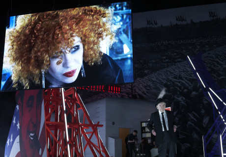 Heldenplatz – Burgtheater Wien – Frank Castorf inszeniert Thomas Bernhards skandalträchtiges Stück in Hochform 