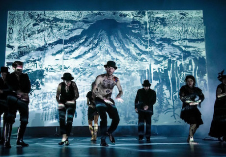 Hunger. Peer Gynt – Sebastian Hartmann mischt Knut Hamsun mit Henrik Ibsen zu einem fiebrigen Bilderrausch am Deutschen Theater Berlin