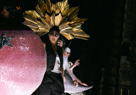 Ich möchte zur Milchstraße wandern – Volkstheater Wien – Jan Philipp Gloger eröffnet seine Intendanz mit Texten von Jura Soyfer