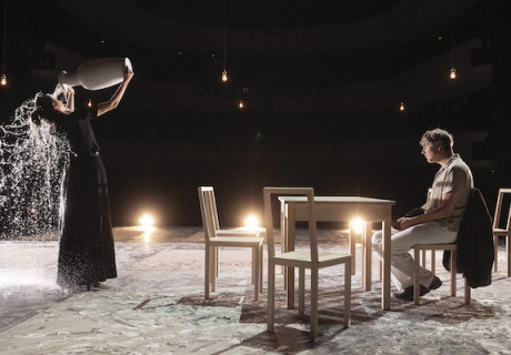 Der Idiot – Thalia Theater Hamburg – Johan Simons sucht mit Dostojewski und Jens Harzer die Schönheit