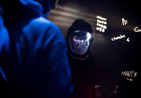 Innen.Nacht – Theater Oberhausen – Bert Zander lässt das Oberhausener Ensemble im Lockdown nach innen schauen und fördert Erstaunliches zu Tage