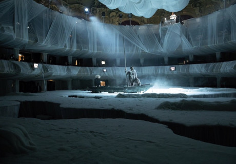 Intolleranza 1960 – Komische Oper Berlin – Marco Štorman schickt Luigi Nonos antifaschistische Oper in die Eiswüste