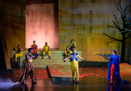 Iphigenie – Deutsches Nationaltheater Weimar – Miriam Ibrahim inszeniert Julienne De Muiriers Goethe-Bearbeitung zum Start der Saison und der neuen Leitung