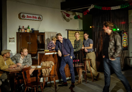 Italienische Nacht – Thomas Ostermeier inszeniert Ödon von Horváths Volksstück an der Berliner Schaubühne