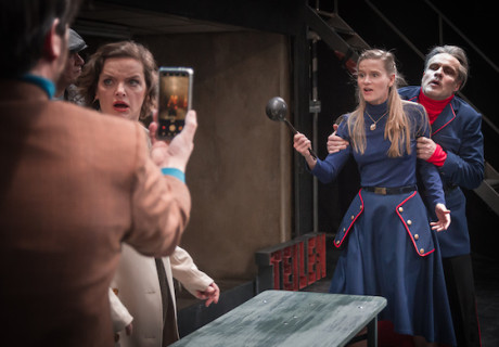 Die heilige Johanna der Schlachthöfe – Intendant Roland May inszeniert Brechts Stück in Plauen-Zwickau