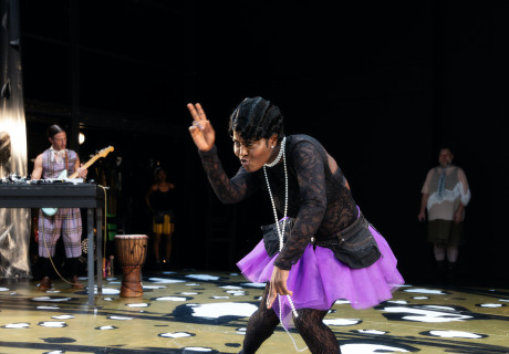 Josephine Baker – Theater Freiburg – La Fleur und Monika Gintersdorfer setzen der Schwarzen Performerin ein charmantes Denkmal