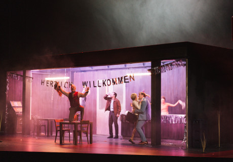 Der jüngste Tag – Schauspielhaus Graz – David Bösch inszeniert Ödön von Horváths Stück als präzise Studie über Schuld und öffentliche Meinung