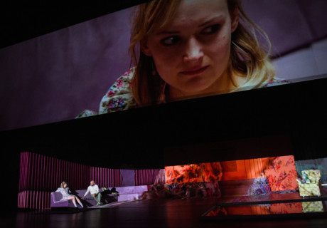 Die Jungfrau von Orleans – Das Berliner Theatertreffen von außen betrachtet – Dorothea Weltecke, Professorin für mittelalterliche Geschichte, über Ewelin Marciniaks und Joanna Bednarczyks Schiller-Inszenierung