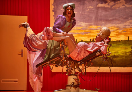 Krankheit oder Moderne Frauen – Volkstheater Wien – Claudia Bauer entdeckt ein Stück von Elfriede Jelinek wieder