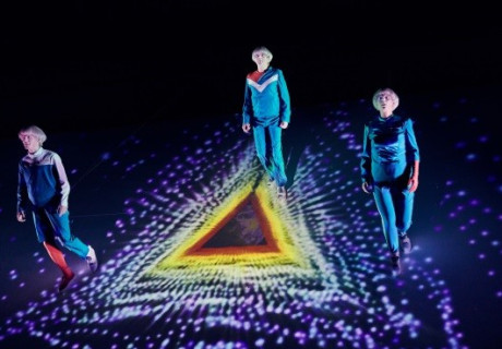 Kaleidoscope_to the Dark Side of the Moon – Michael Heicks remixt am Theater Bielefeld Pink Floyd und Ray Bradbury zu einem gelungenen Sci-Fi-Abend