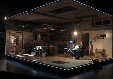  Die Brüder Karamasow – Schauspielhaus Bochum – Johan Simons inszeniert Dostojewskijs berühmten Stoff  als lange Reise vom Tag in die Nacht