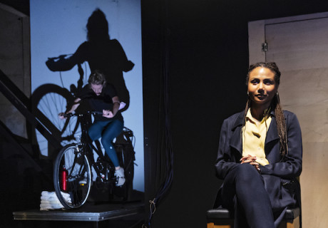 (Kein) Weltuntergang – Schaubühne Berlin – Katie Mitchell inszeniert Chris Bushs neues Stück konsequent nachhaltig