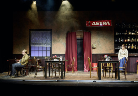 Keiner hat gesagt, dass du ausziehen sollst – Winterhuder Fährhaus – Amina Gusner inszeniert Nick Hornbys Seitensprung-Komödie mit hoher Gag-Dichte