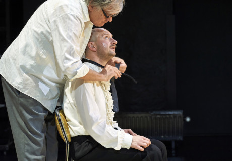 Aufzeichnungen aus dem Kellerloch. Bei nassem Schnee. – Staatstheater Hannover – Lukas Holzhausen