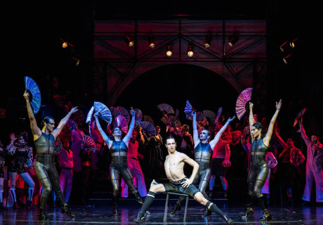 Kiss me, Kate – Deutsches Nationaltheater Weimar – André Kaczmarczyk verpasst dem opulenten Musical eine Frischzellenkur