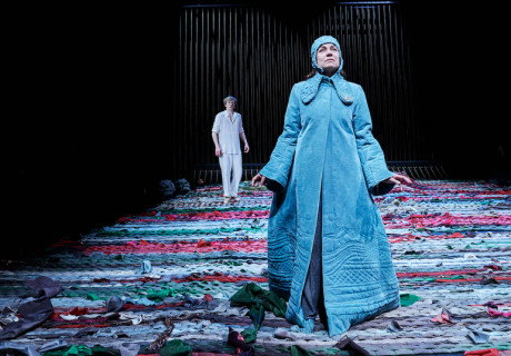 König Ödipus – Theater Regensburg – Jasper Brandis gelingt eine große Sophokles-Inszenierung, die nicht klüger sein will als der Autor