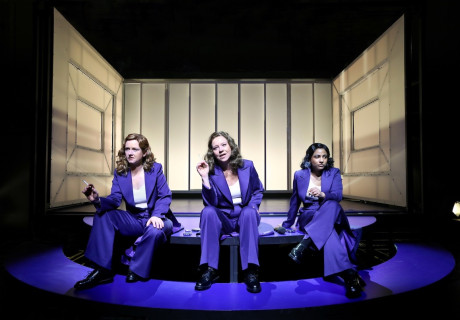 Die Kopenhagen-Trilogie – Residenztheater München – Elsa-Sophie Jach inszeniert autobiographische Romane aus dem exzessiven Leben von Tove Ditlevsen